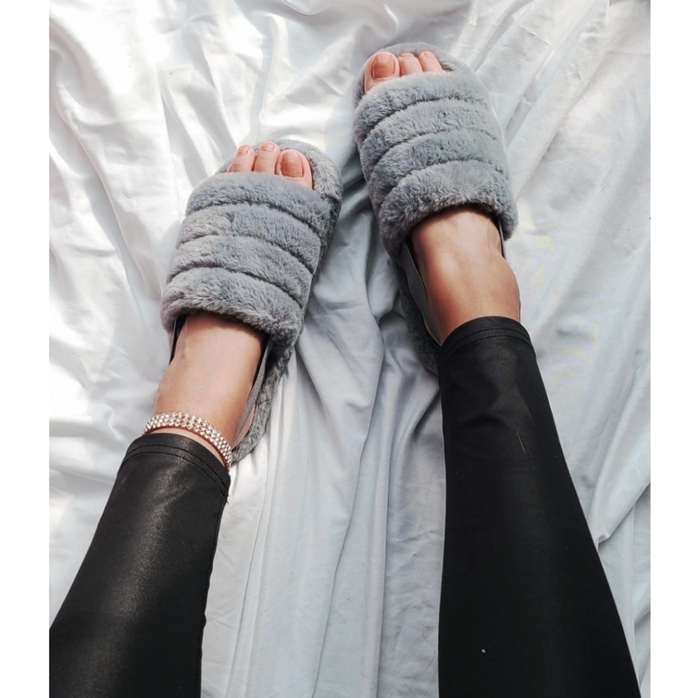 🚨The Comfy Collection// grey fur slide - Picture 2 of 7